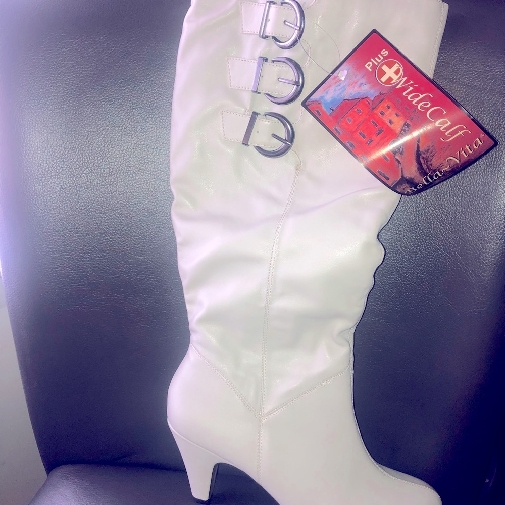 NWT Bella Vita Size 8 Wide Calf Winter White Heeled Boots